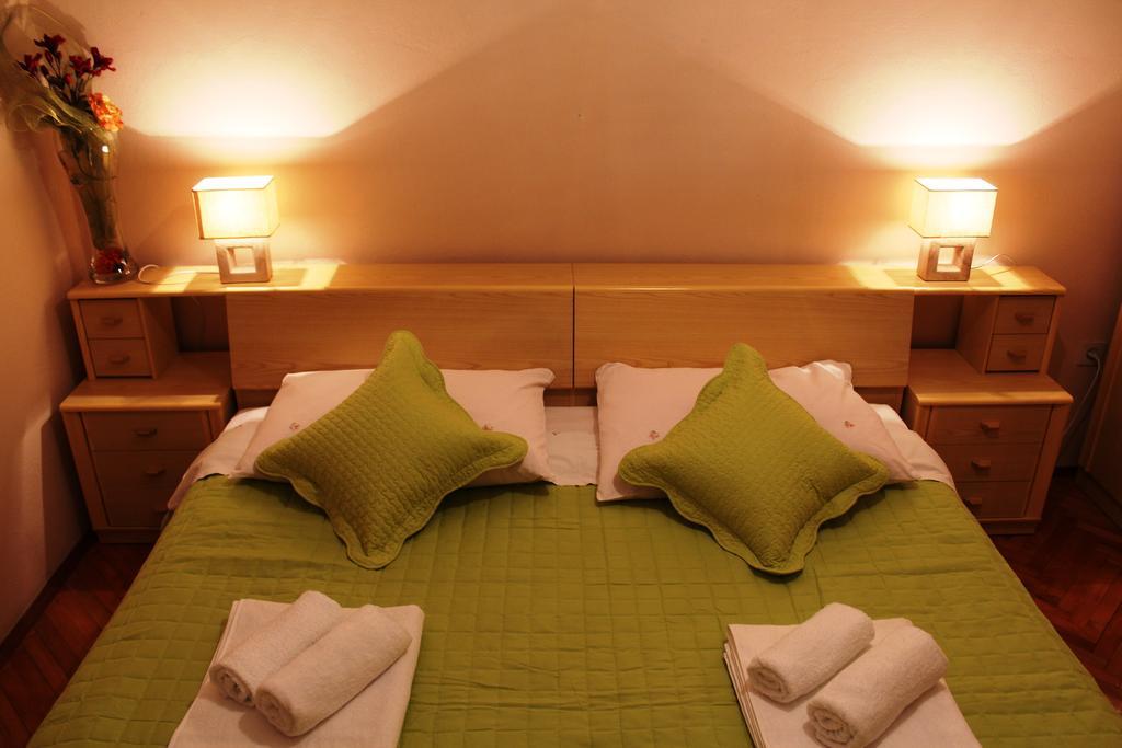 Apartments Stari Šibenik Grebastica Ruang foto