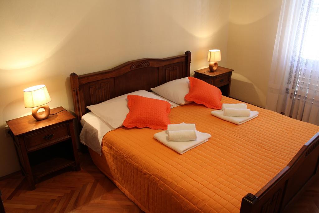 Apartments Stari Šibenik Grebastica Ruang foto