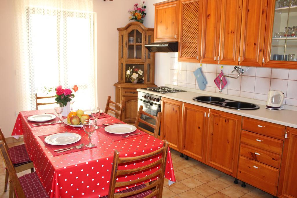 Apartments Stari Šibenik Grebastica Ruang foto