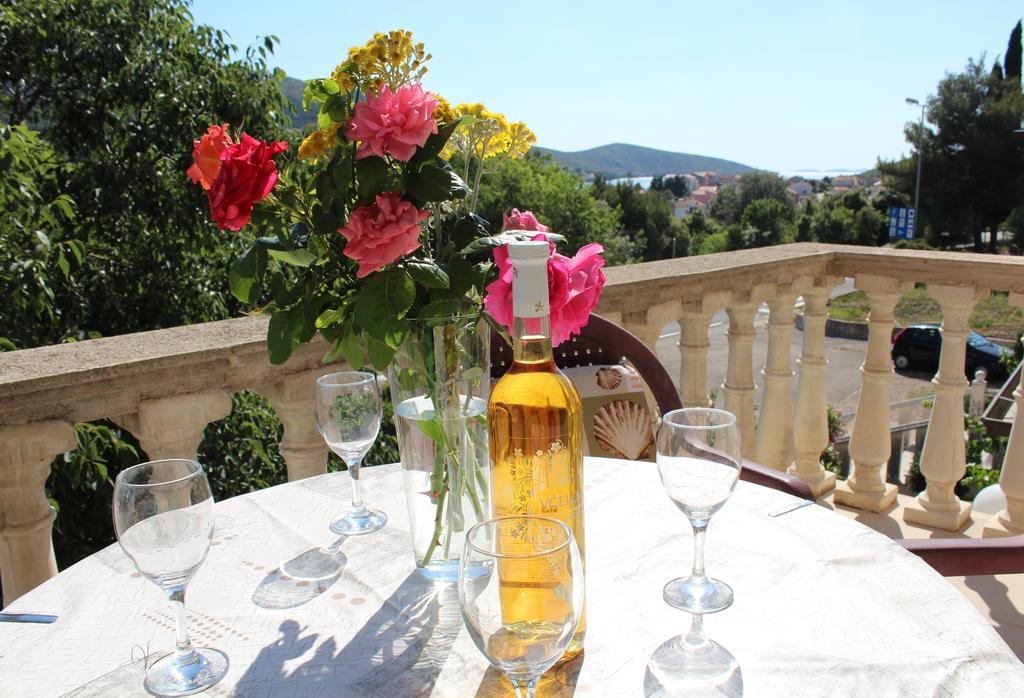 Apartments Stari Šibenik Grebastica Ruang foto