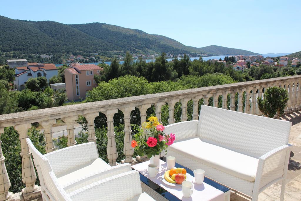 Apartments Stari Šibenik Grebastica Ruang foto